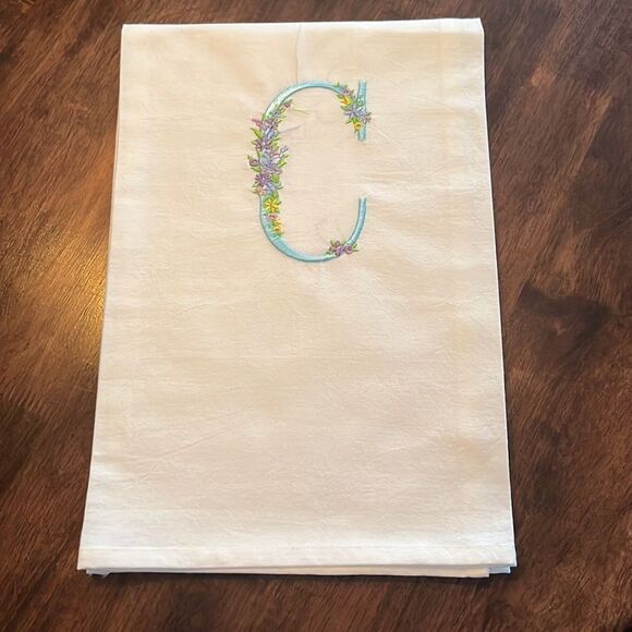 Embroidered DG Collections 100% Cotton 27"x27" Flour “C” Monogram Towel - Picture 2 of 7